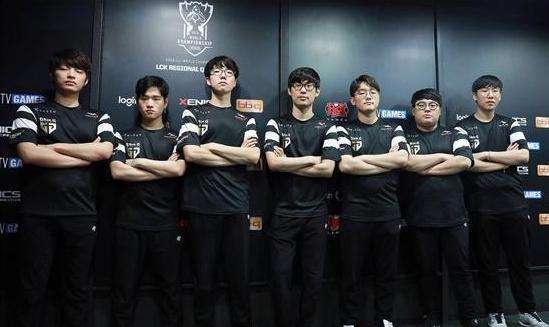 手感冰凉！浓眉未伤退半场0分还要追溯到近10年前